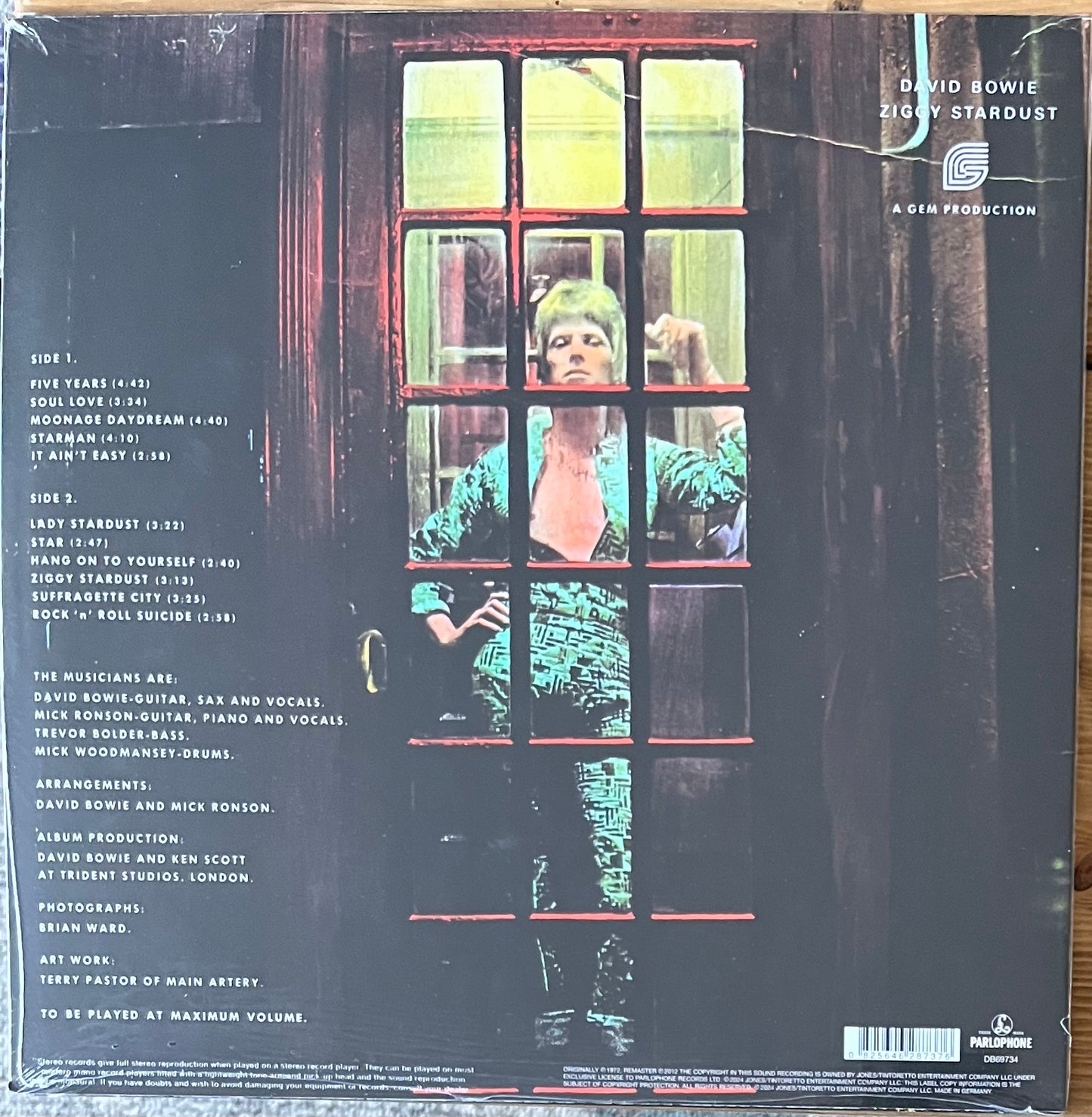 The back of ‘David Bowie - The Rise and Fall of Ziggy Stardust and the Spiders from Mars’ on vinyl