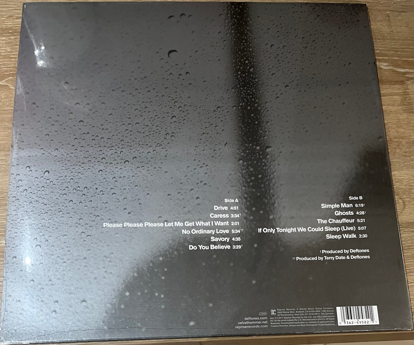 The back of 'Deftones Covers' on vinyl