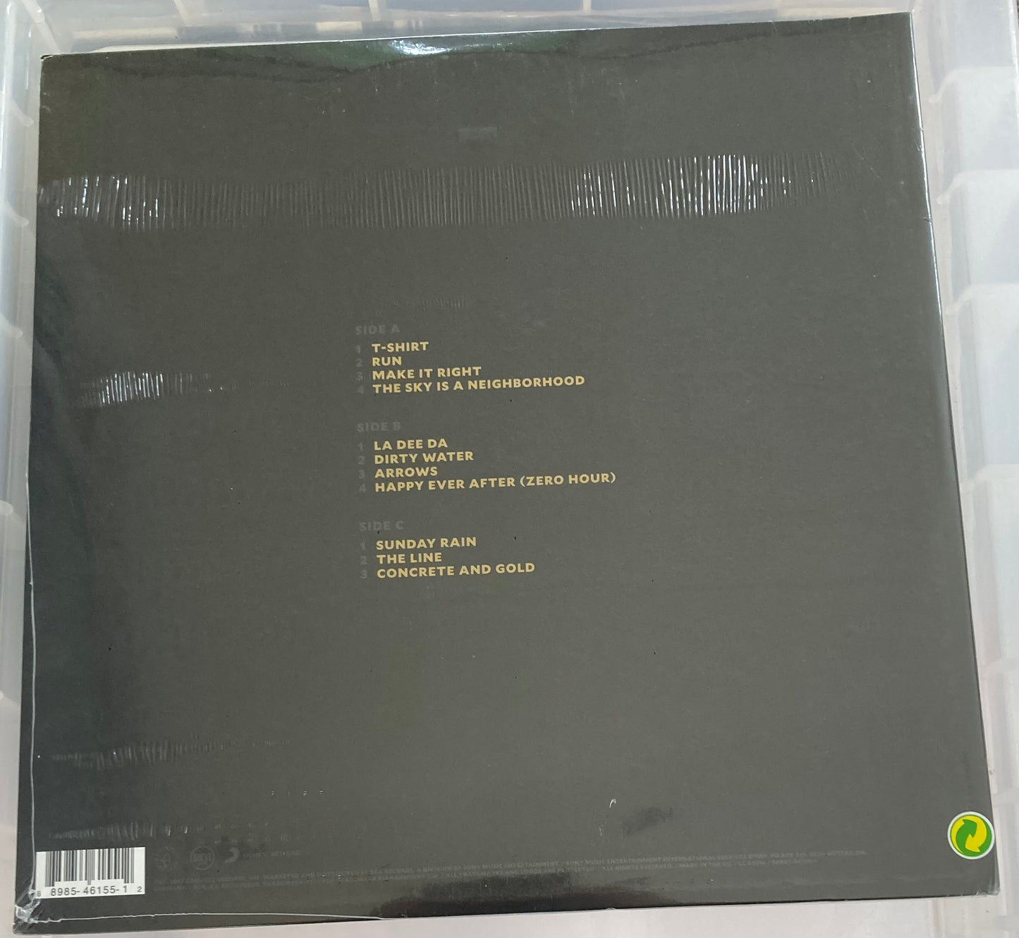 The back of 'Foo Fighters Concrete and Gold' on vinyl
