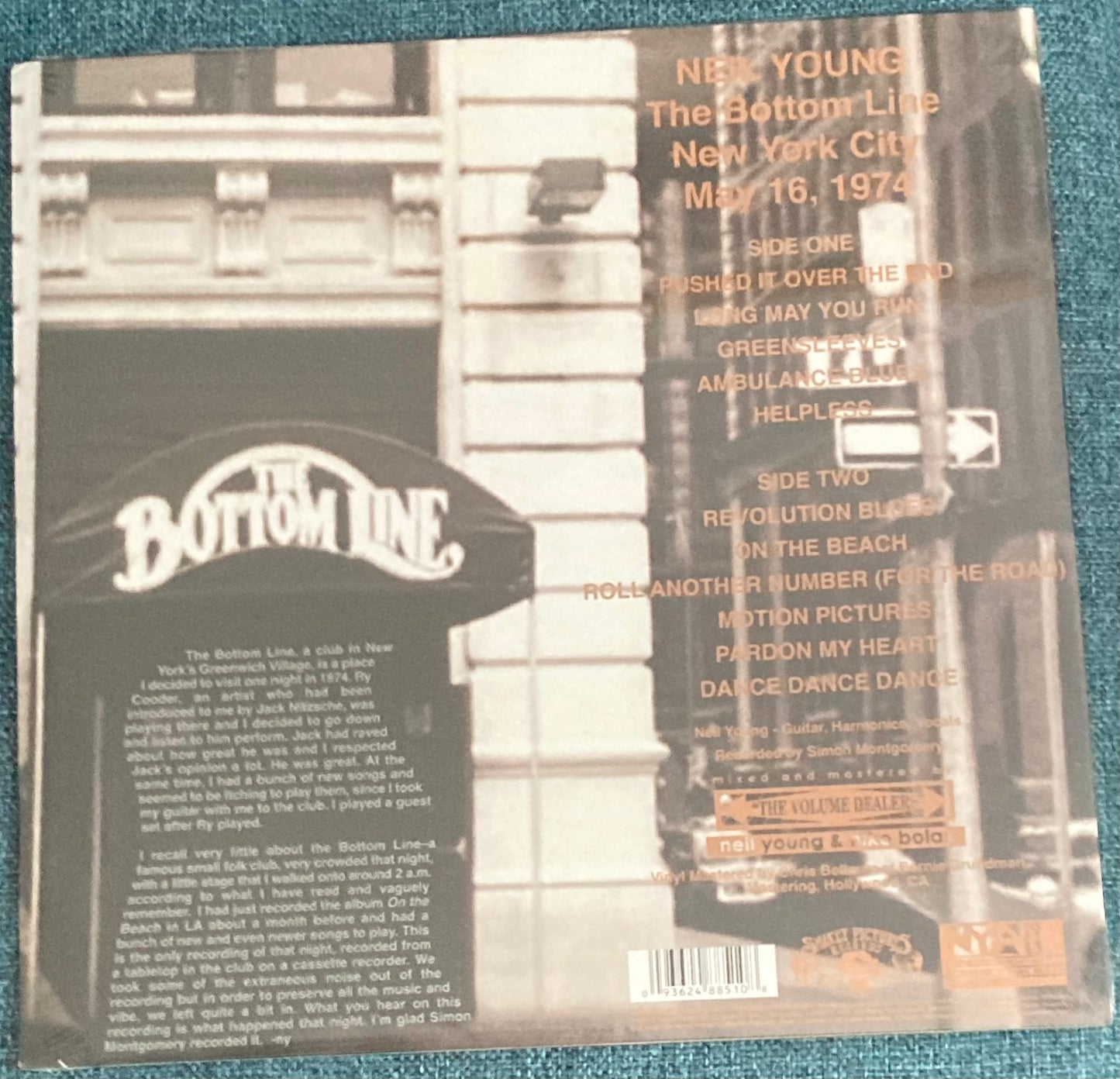 The back of 'Neil Young - Citizen Kane JR. Blues' on vinyl