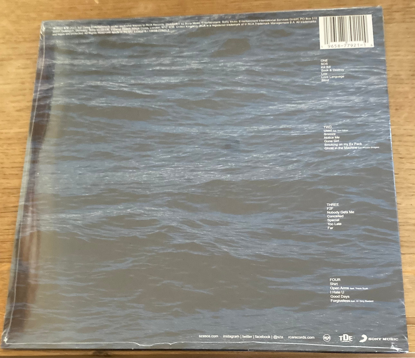 The back of 'SZA - SOS' on vinyl