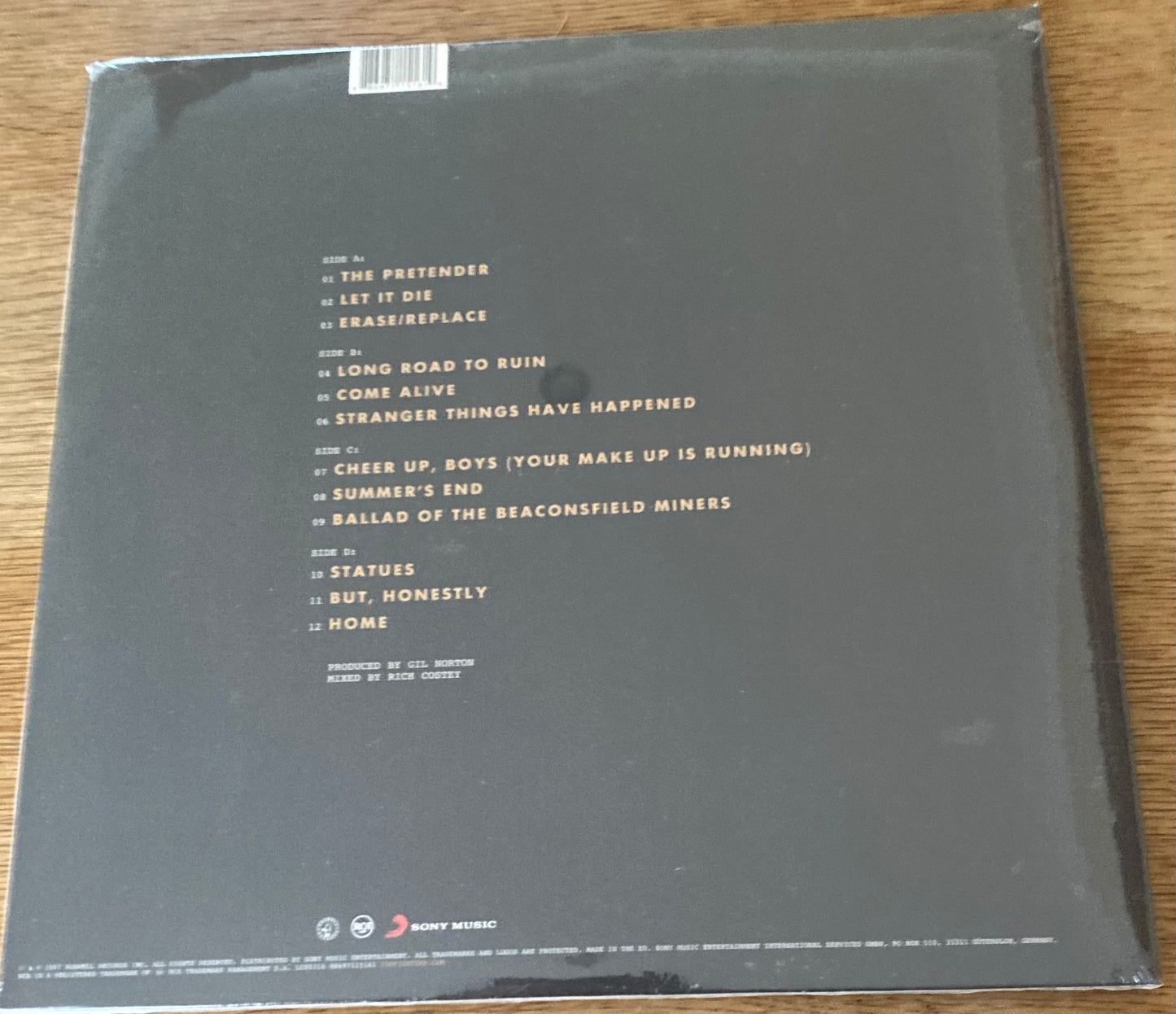 The back of 'Foo Fighters - Echoes, Silence, Patience and Grace' on vinyl