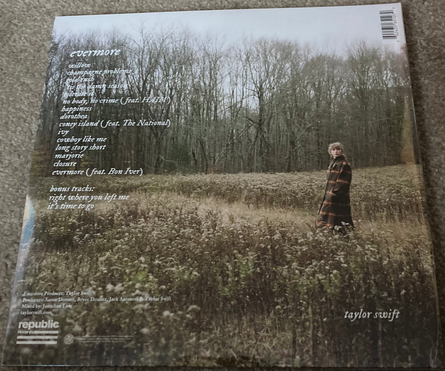 The back of 'Taylor Swift - Evermore' on vinyl
