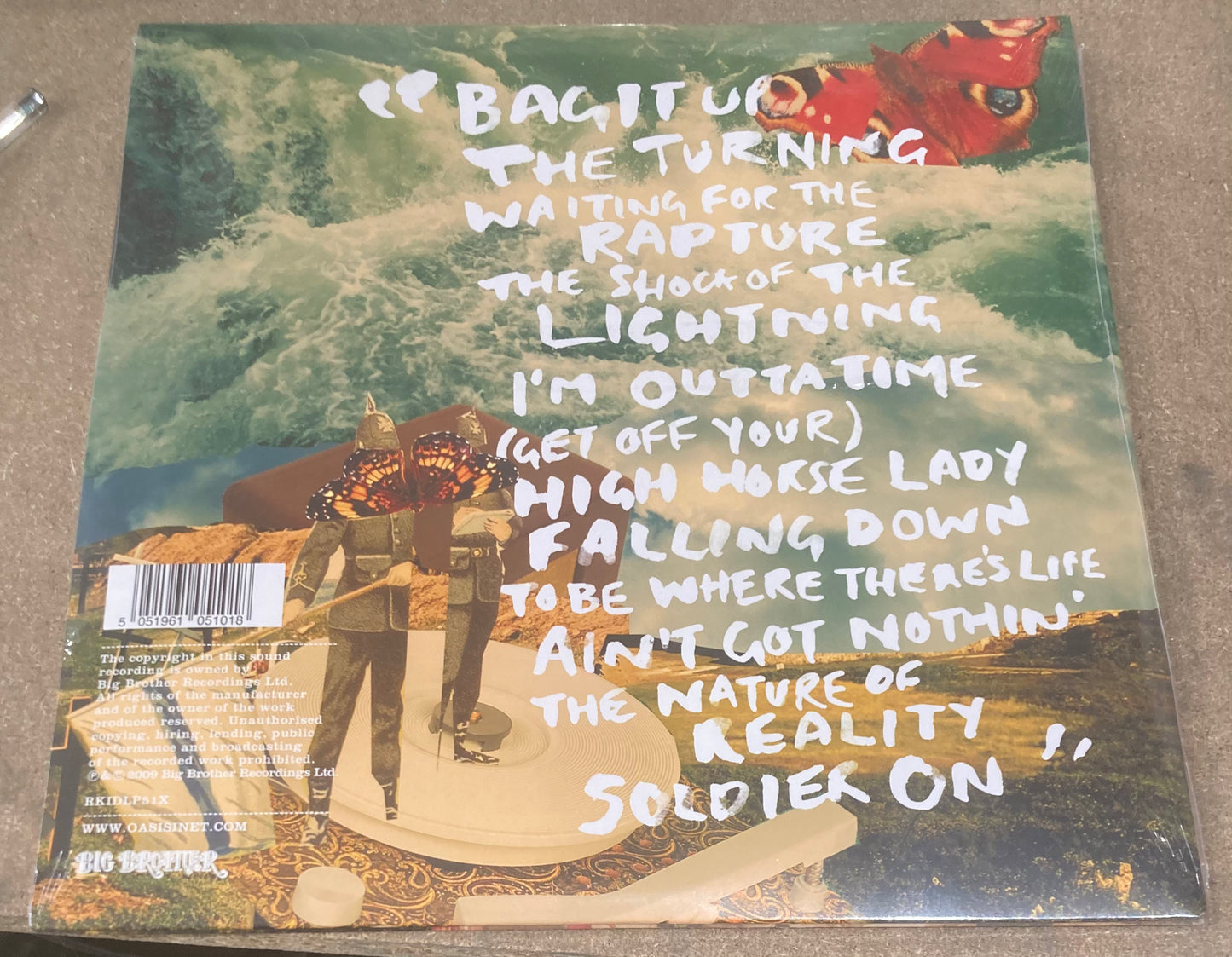 The back of ‘Oasis - Dig Out Your Soul’ on vinyl