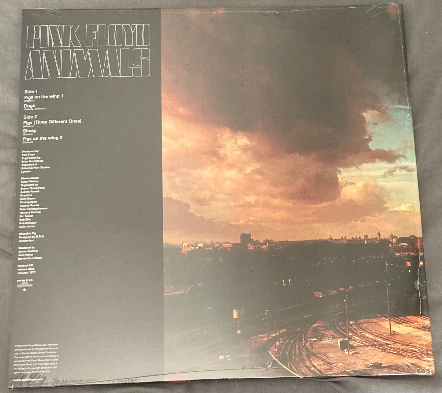 The back of 'Pink Floyd - Animals' on vinyl