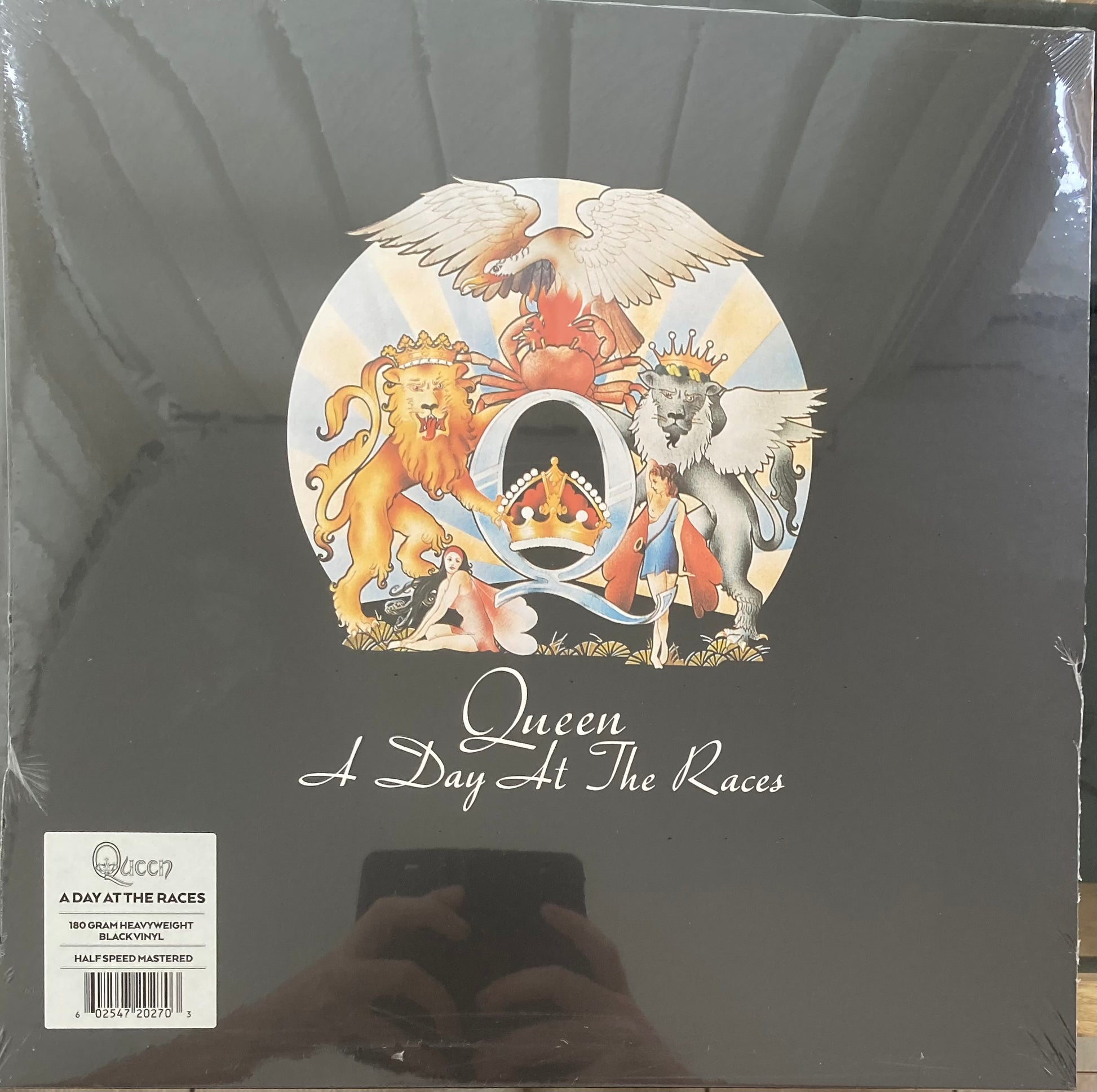 The front of ‘Queen A Day at the Races’ on vinyl