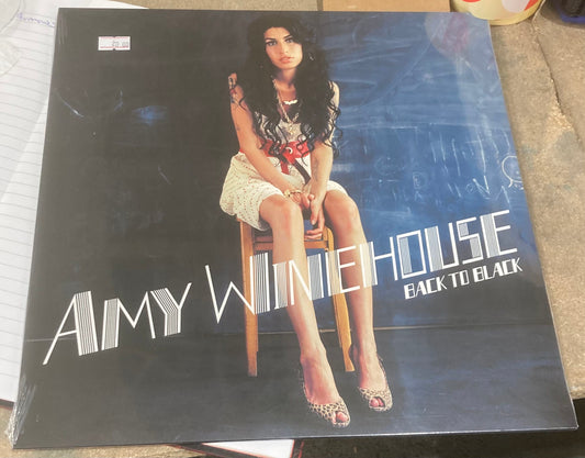 The front of  'Amy Winehouse - Back in Black' on vinyl