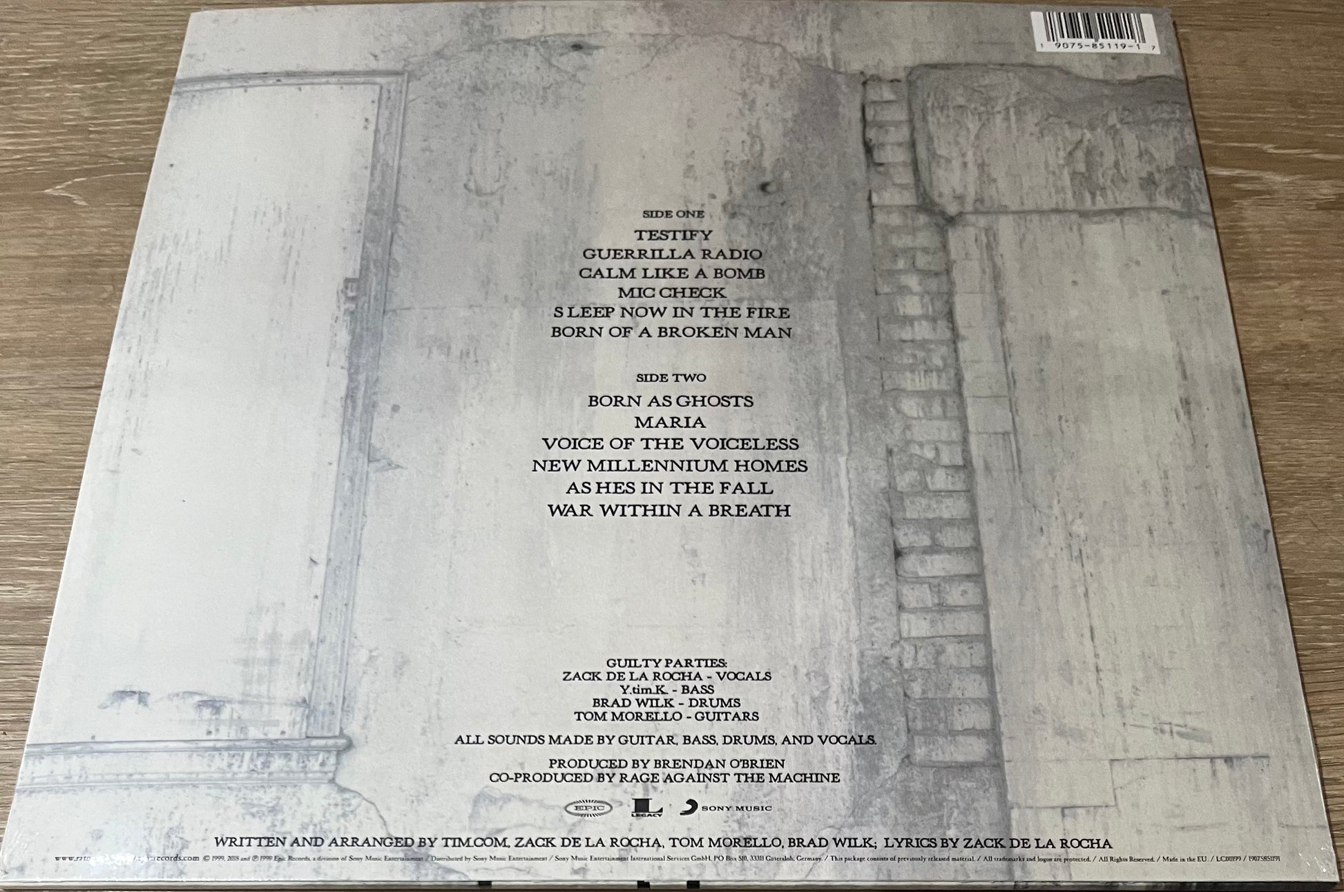 The back of 'Rage Against the Machine the Battle of Los Angeles' on vinyl