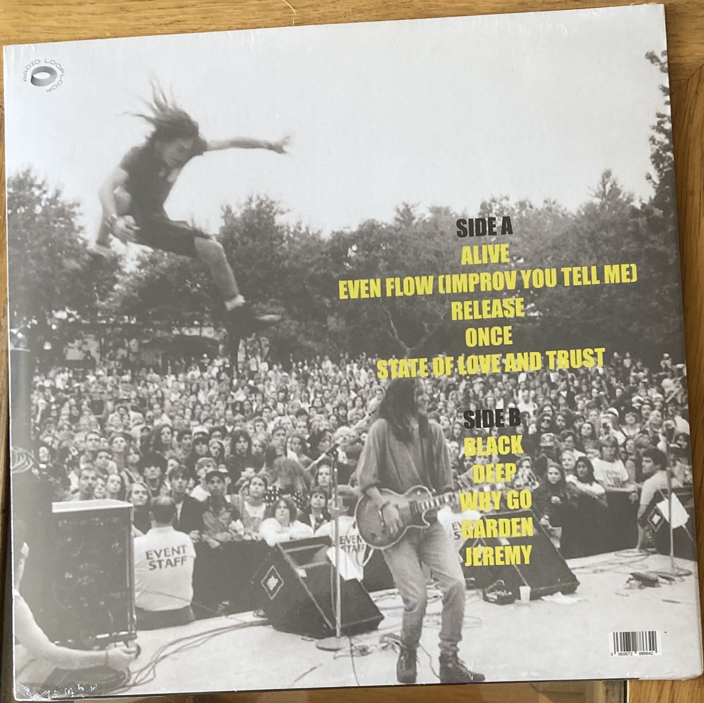 The back of 'Pearl Jam - Live at the Cabaret 1992' on vinyl