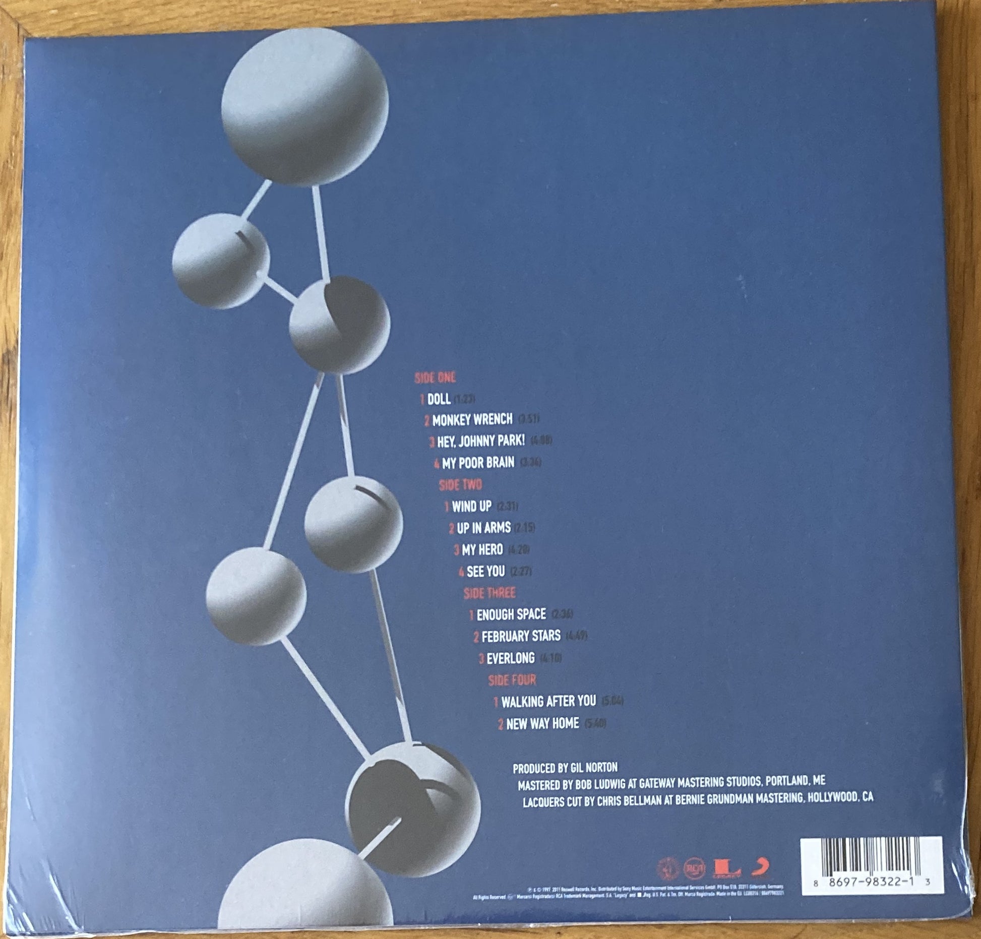 The back of 'Foo Fighters - The Colour and the Shape' on vinyl