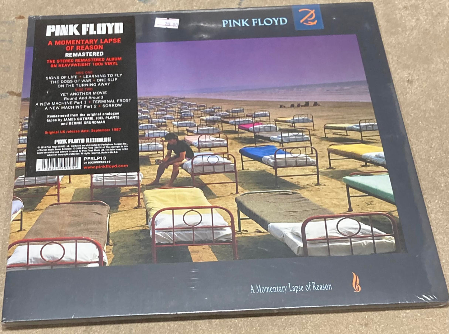 The front of Pink Floyd - A Momentary Lapse of Reason on vinyl.