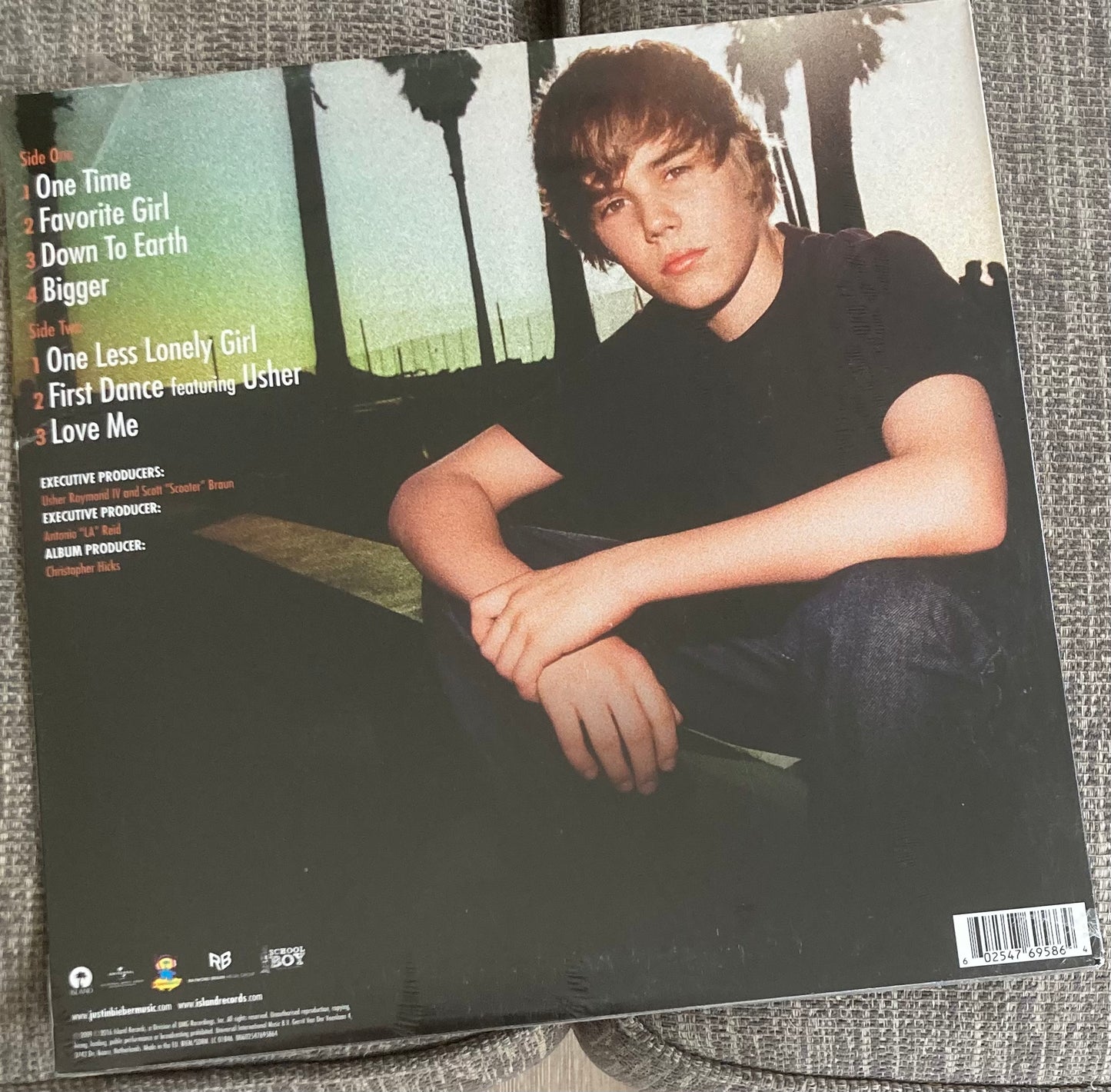 The back of 'Justin Bieber - My World' on vinyl