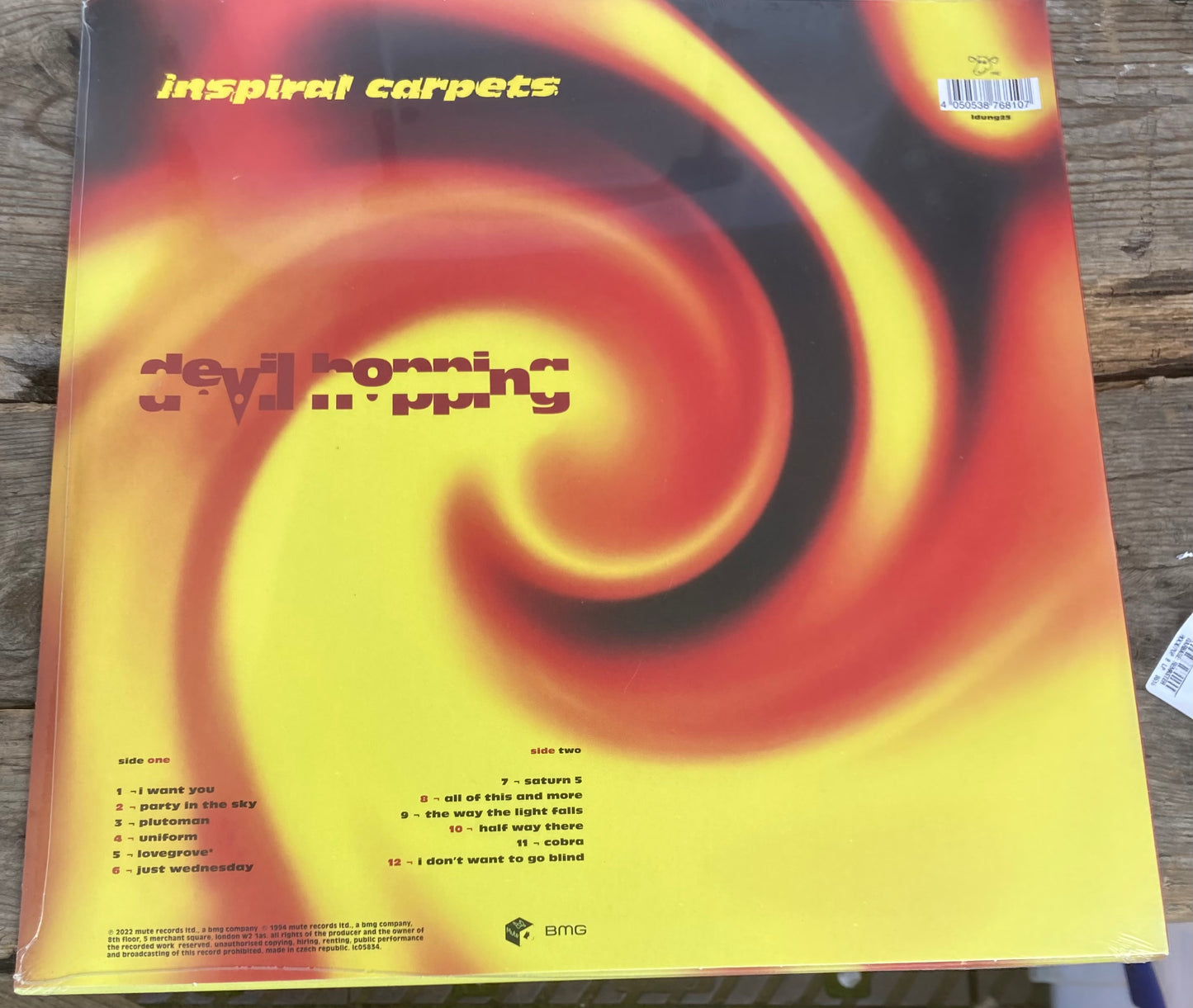 The back of 'Inspiral Carpets - Devil Hopping' on vinyl