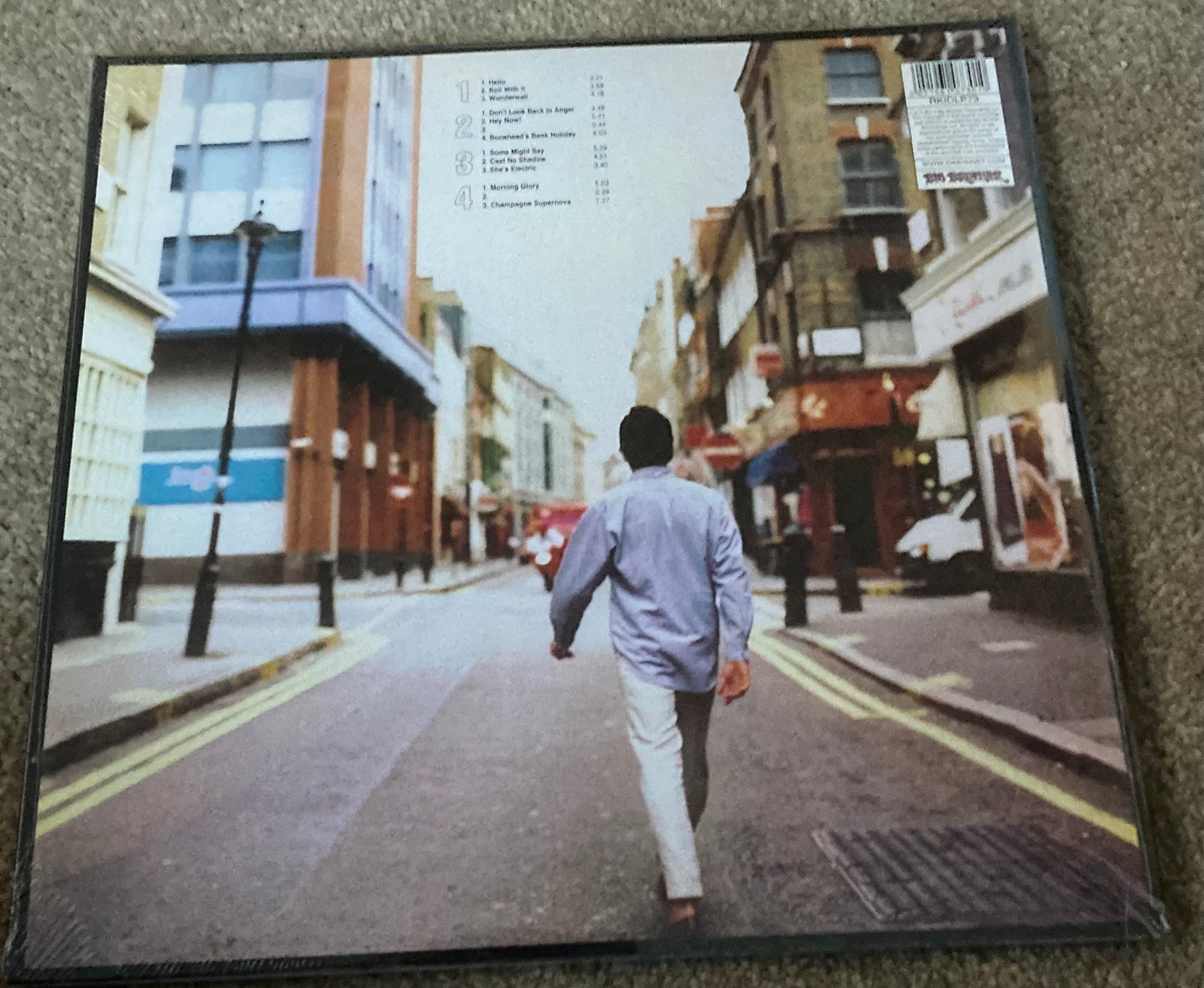 The back of 'Oasis - (What's the Story) Morning Glory? on vinyl