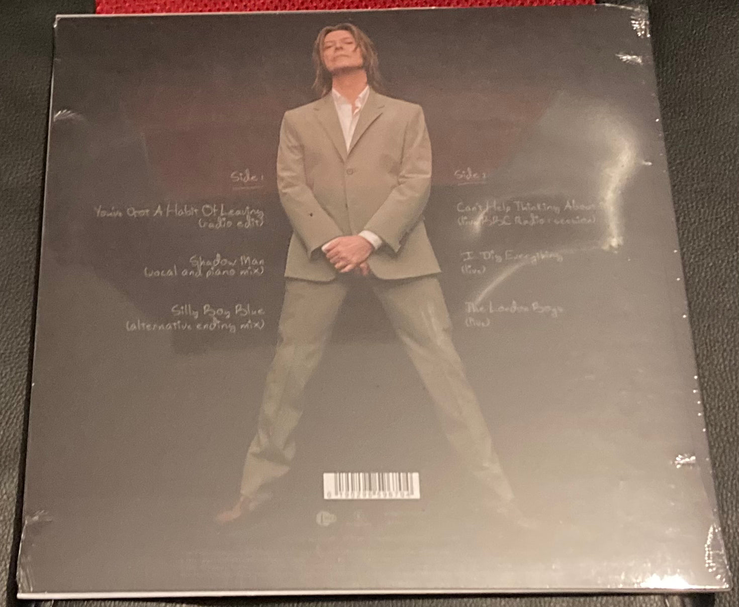 The back of David Bowie - Toy on vinyl 